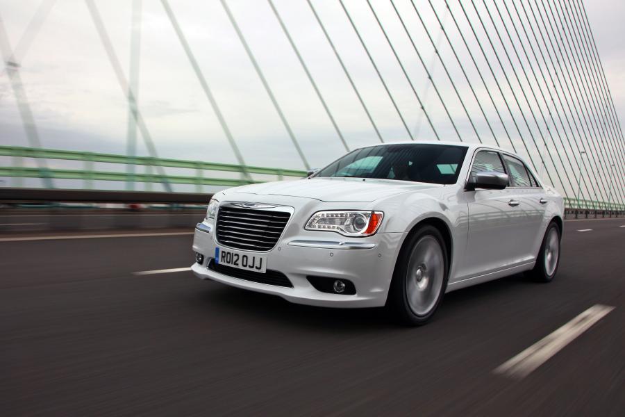  Chrysler 300C 2012 года  (UK) (фото 33 из 91)